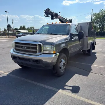 2002 Ford F-450 XLT Cab & Chassis 2D