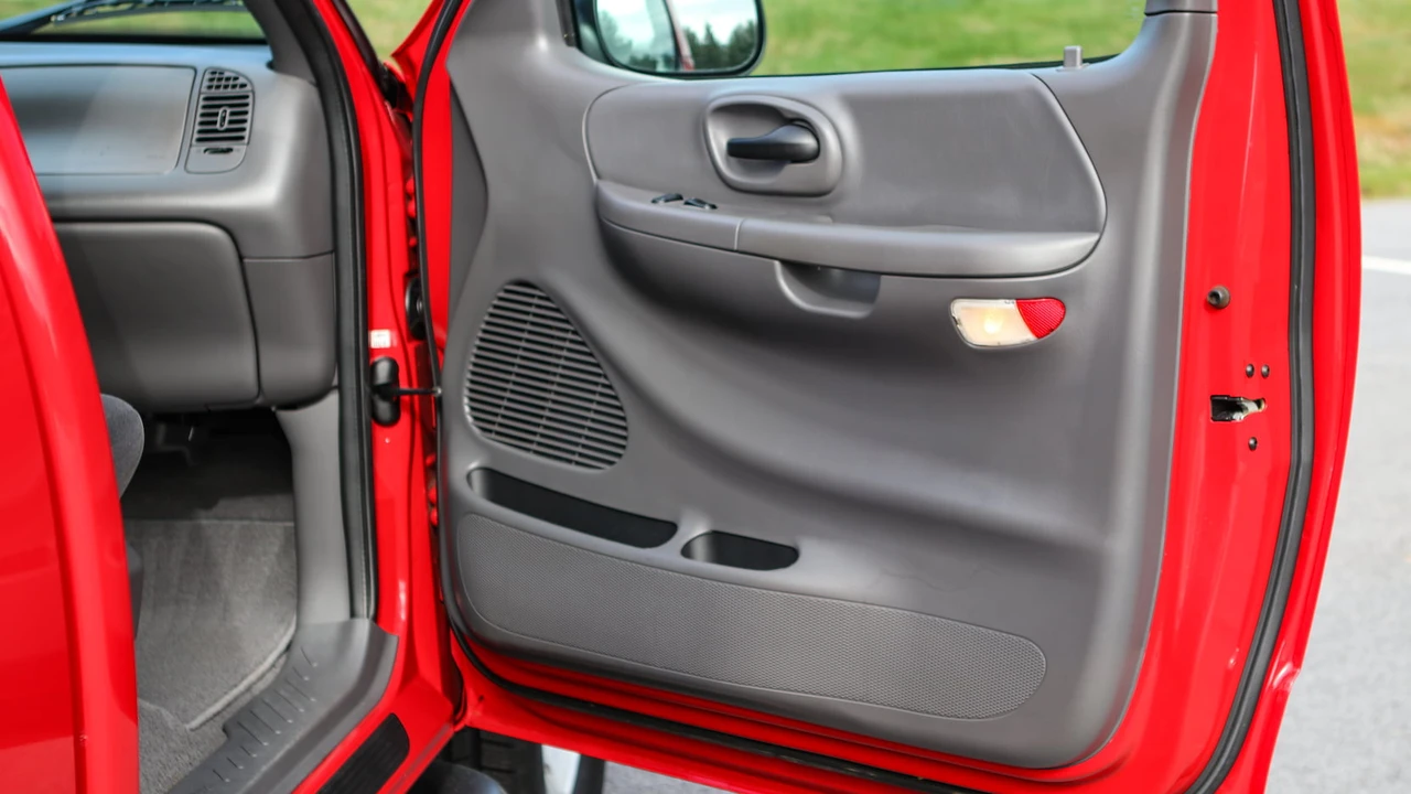 2002 Ford F-150 10th Gen - Image 13 of 31