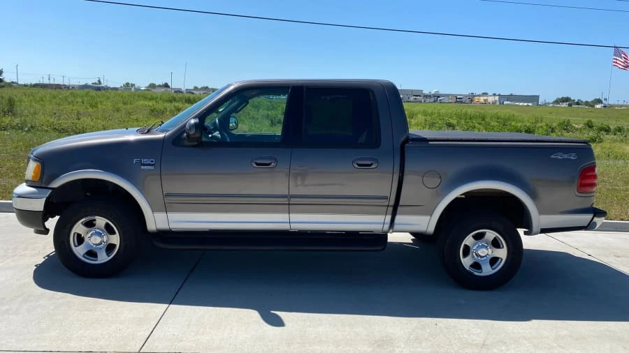 2002 Ford F-150 10th Gen - Image 2 of 20