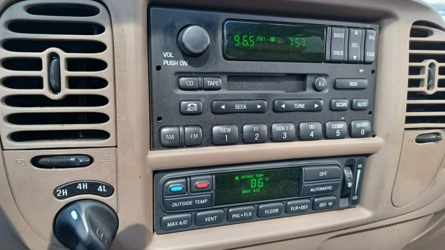 2002 Ford F-150 10th Gen - Image 6 of 13