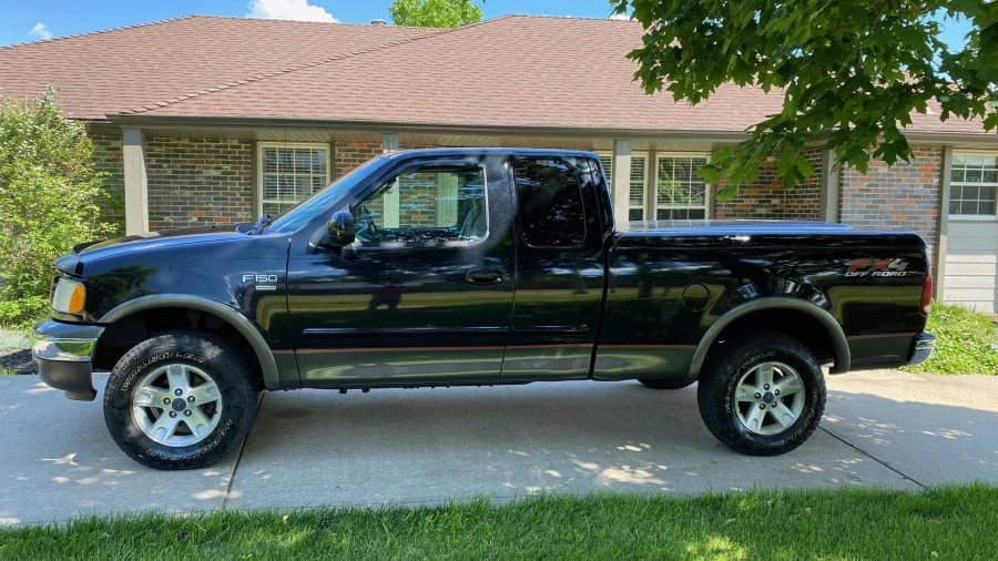 2002 Ford F-150 10th Gen - Image 2 of 19