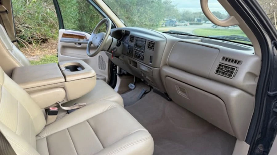 2002 Ford Super Duty 1st Gen - Image 9 of 17