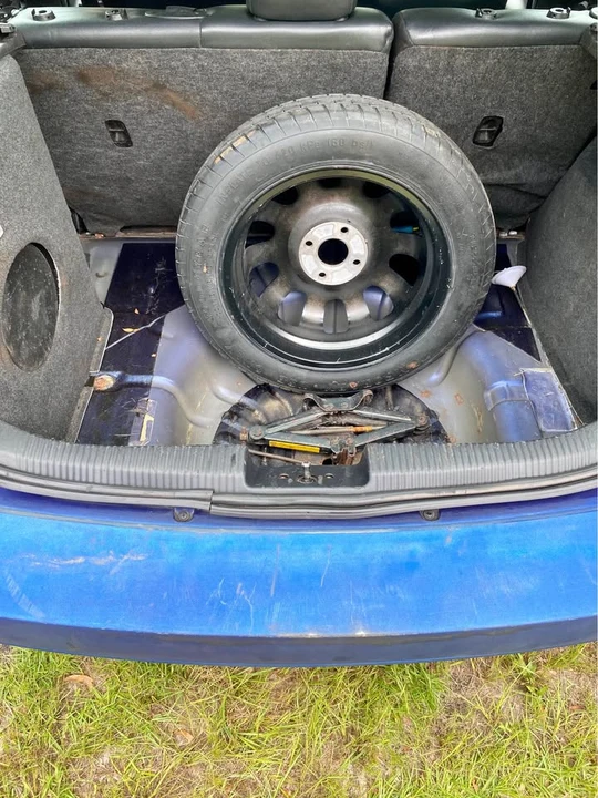2002 Ford Focus 1st Gen - Image 11 of 12