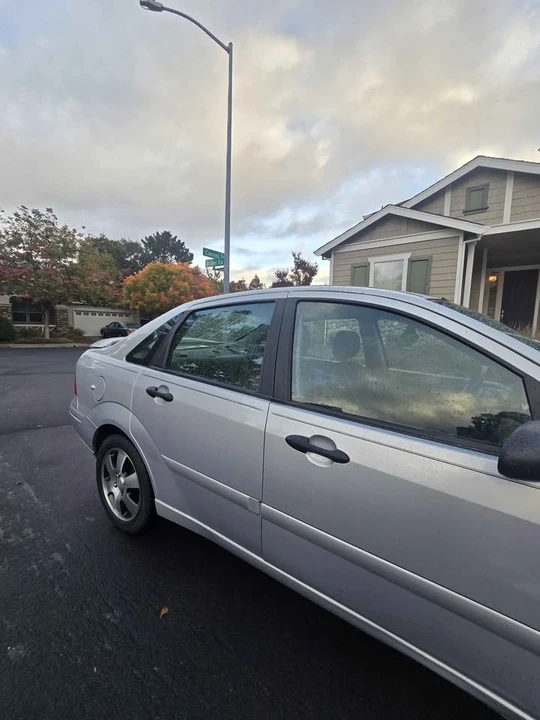 2002 Ford Focus 1st Gen - Image 10 of 15