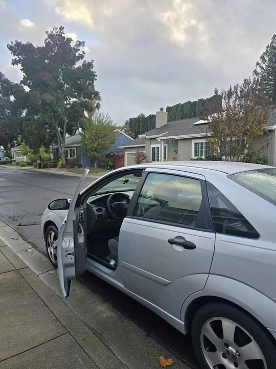 2002 Ford Focus 1st Gen - Image 12 of 15