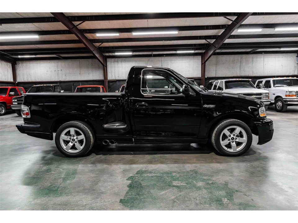 2002 Ford F-150 SVT Lightning 10th Gen - Image 6 of 21