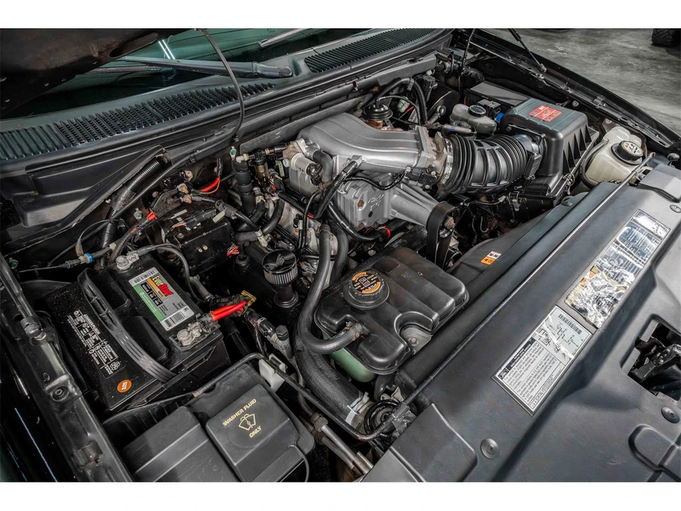 2002 Ford F-150 SVT Lightning 10th Gen - Image 9 of 21