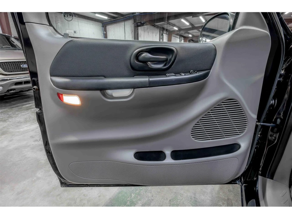 2002 Ford F-150 SVT Lightning 10th Gen - Image 12 of 21