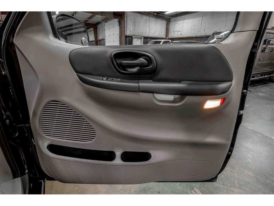 2002 Ford F-150 SVT Lightning 10th Gen - Image 15 of 21
