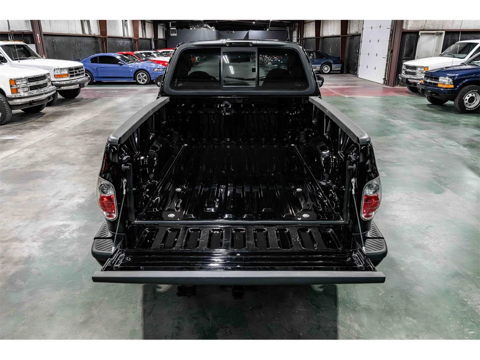 2002 Ford F-150 SVT Lightning 10th Gen - Image 18 of 21