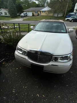 2002 Lincoln Town Car