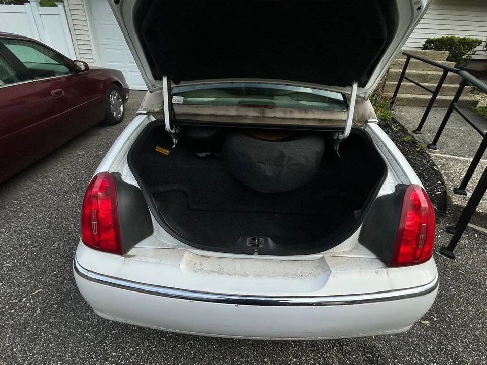 2002 Ford Crown Victoria - Image 4 of 6