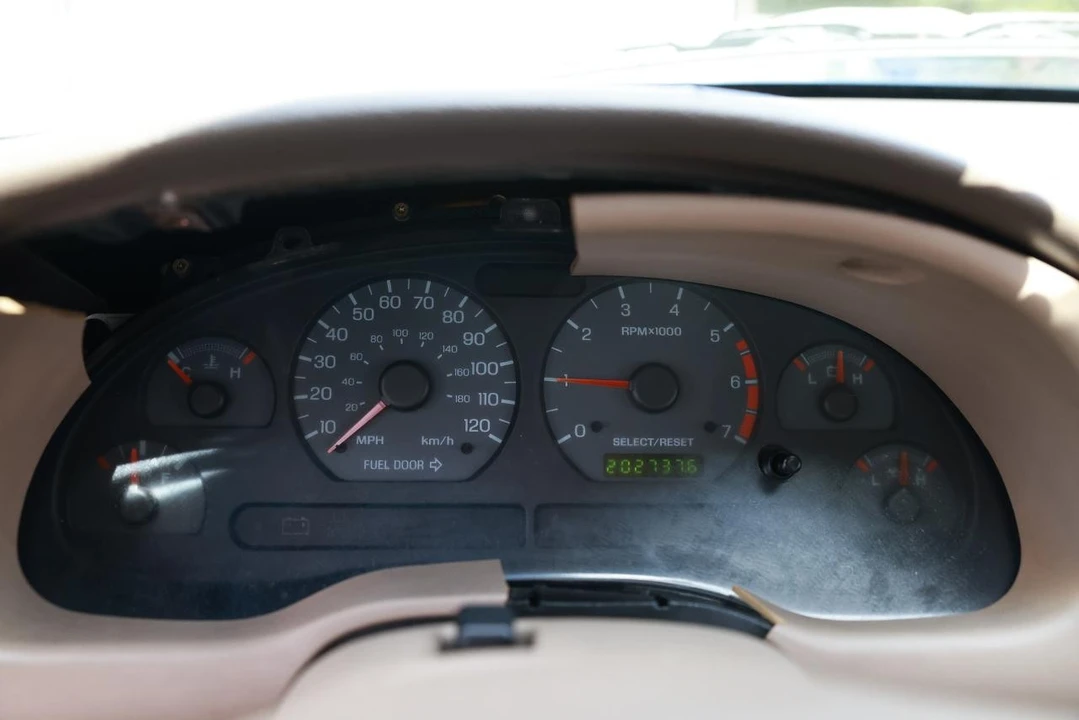 2002 Ford SN95 Mustang - Image 20 of 31