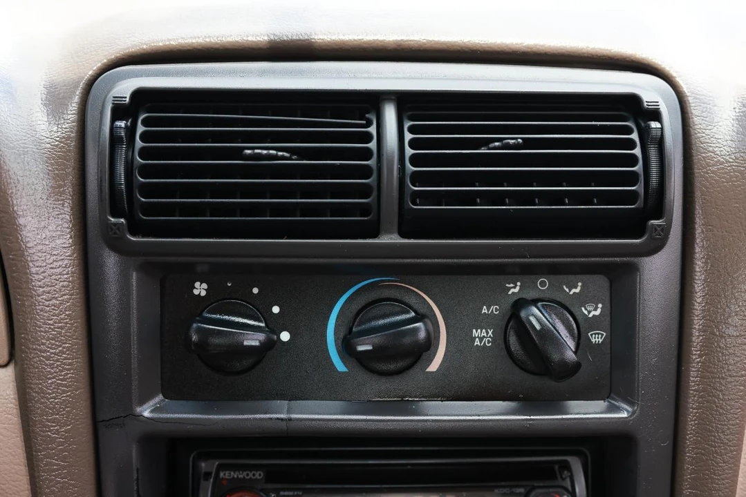 2002 Ford SN95 Mustang - Image 25 of 31