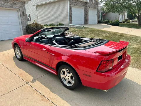 2002 Ford Mustang Deluxe Convertible 2D