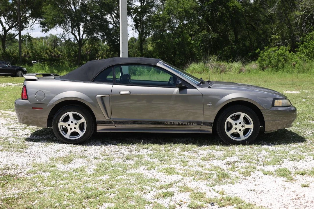 2002 Ford SN95 Mustang - Image 13 of 31