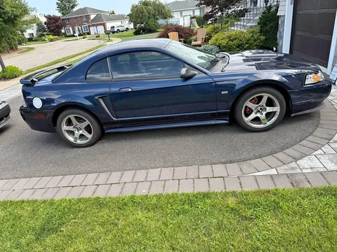 2002 Ford Mustang V6 Coupe 2D