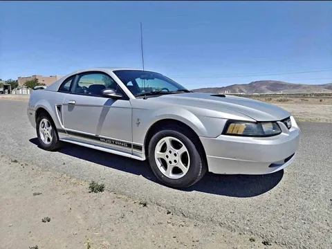 2002 Ford Mustang V6 Coupe 2D