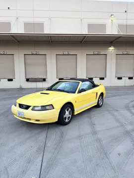 2002 Ford Mustang V6 Coupe 2D