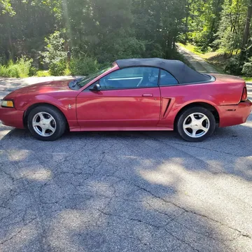 2002 Ford Mustang V6 Premium Convertible 2D