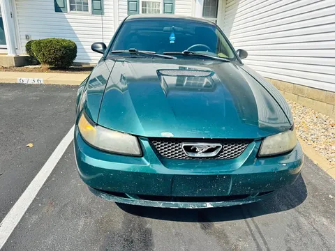 2002 Ford Mustang V6 Premium Coupe 2D