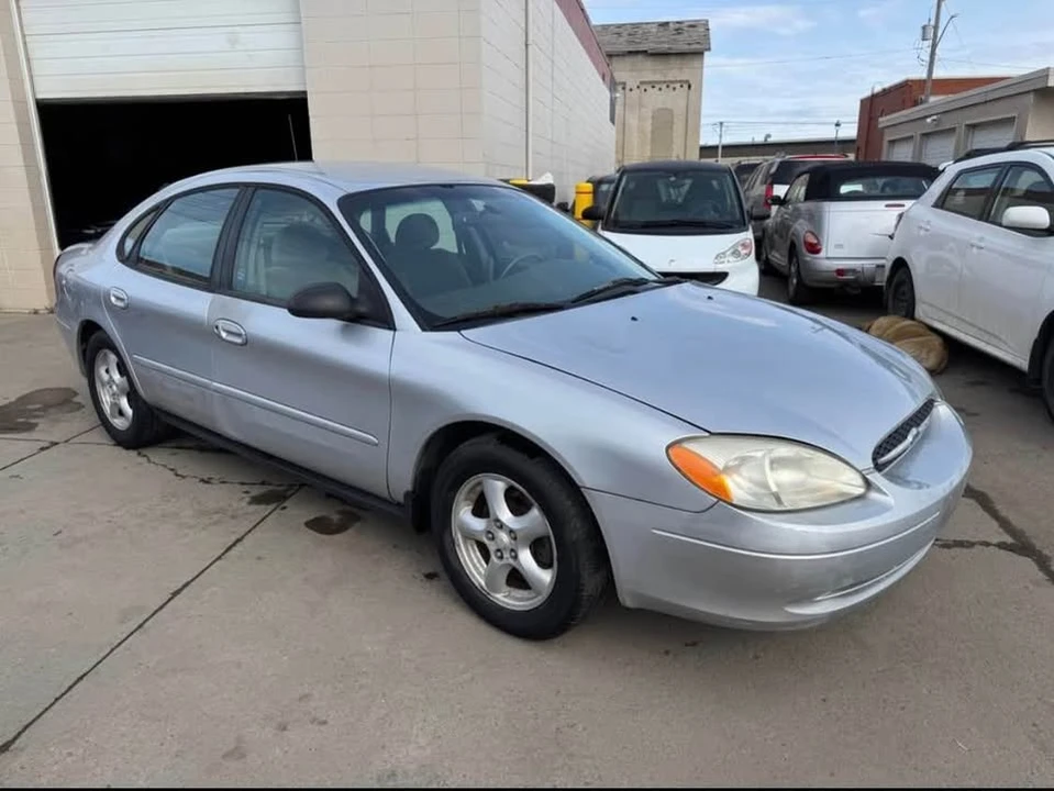 2002 Ford Taurus 4th Gen - Image 2 of 17