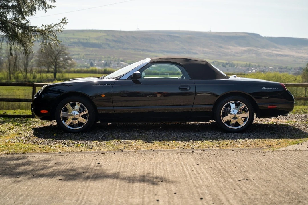 2002 Ford Thunderbird 11th Gen - Image 10 of 30