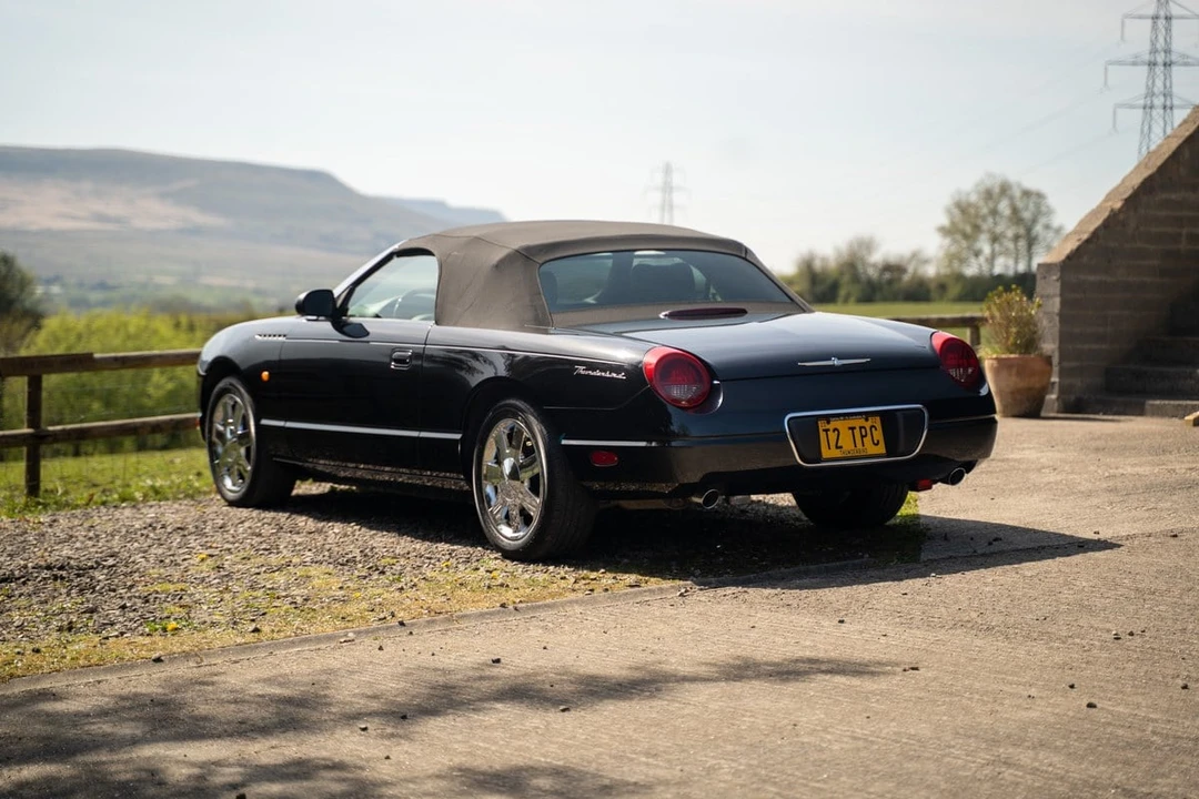 2002 Ford Thunderbird 11th Gen - Image 11 of 30