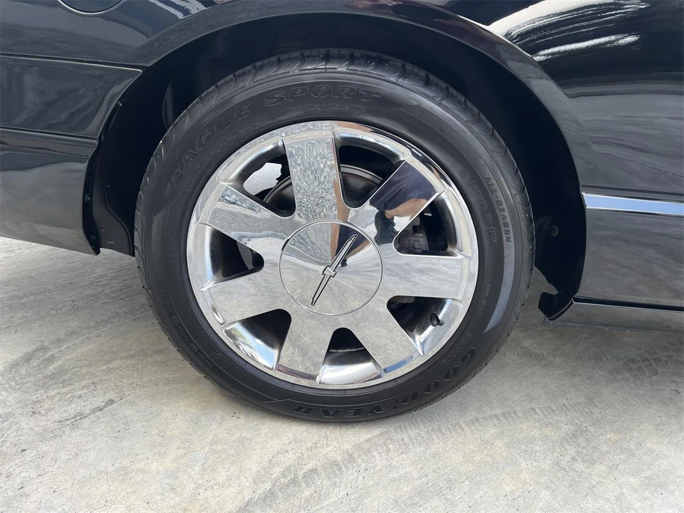 2002 Ford Thunderbird 11th Gen - Image 13 of 31