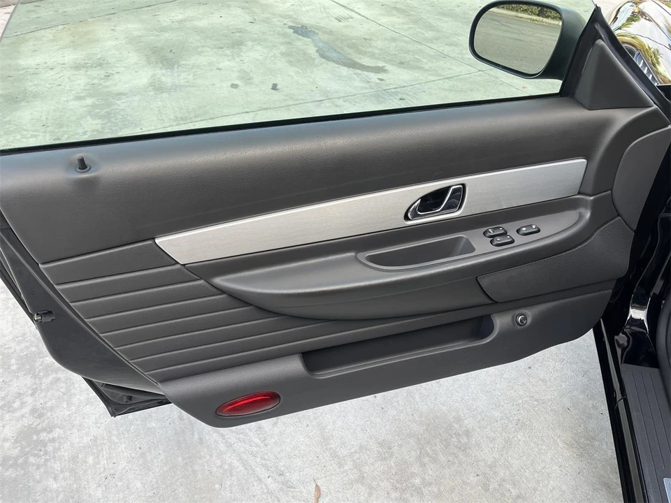2002 Ford Thunderbird 11th Gen - Image 27 of 31