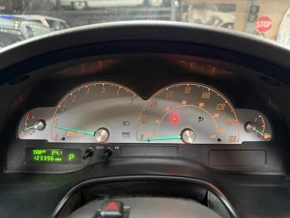 2002 Ford Thunderbird 11th Gen - Image 17 of 19