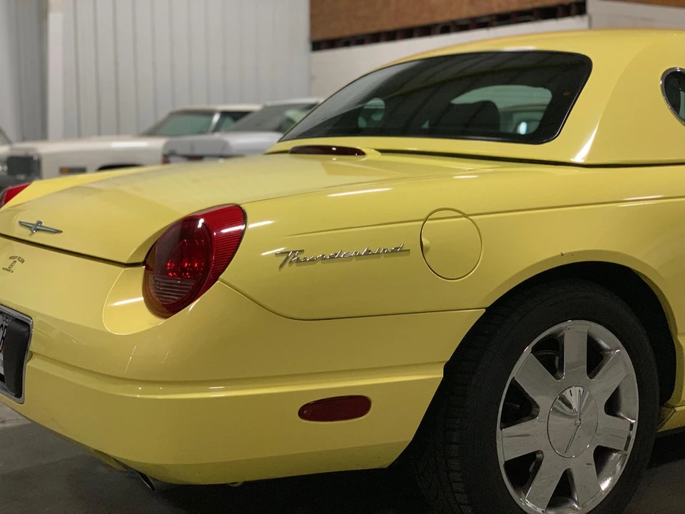2002 Ford Thunderbird 11th Gen - Image 24 of 31