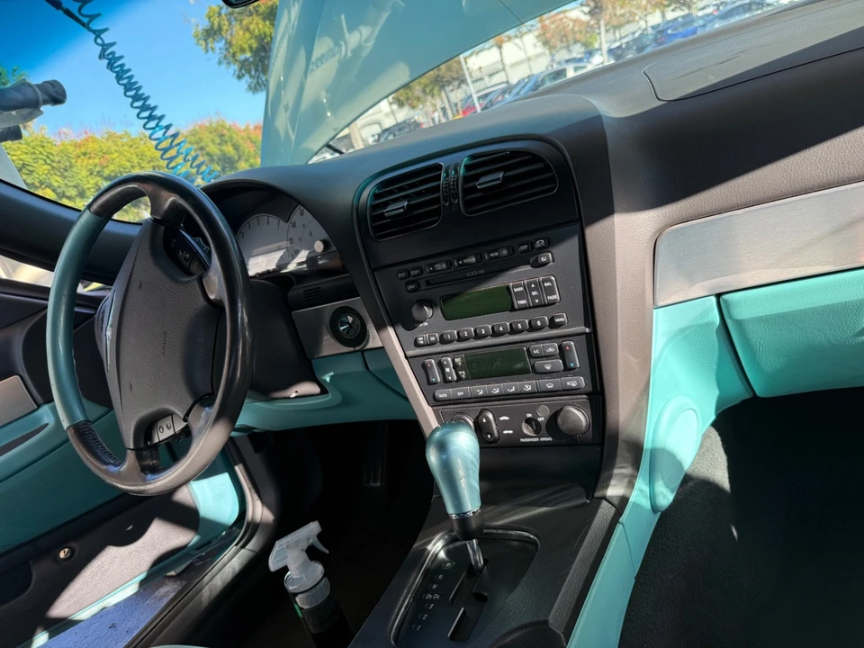 2002 Ford Thunderbird 10th Gen - Image 8 of 13