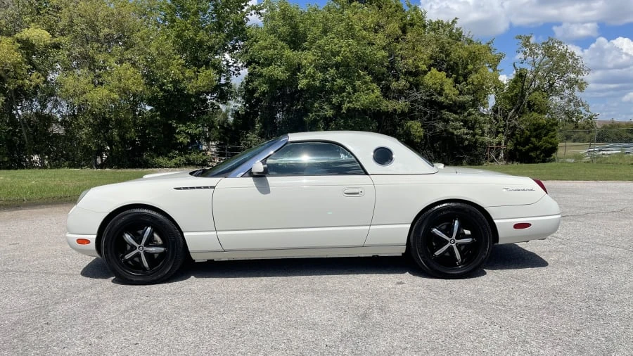 2002 Ford Thunderbird 11th Gen - Image 2 of 23