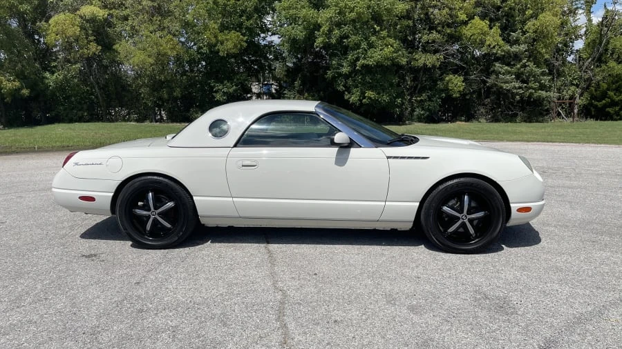 2002 Ford Thunderbird 11th Gen - Image 11 of 23
