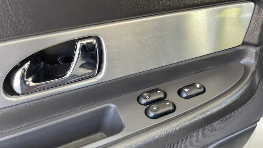 2002 Ford Thunderbird 11th Gen - Image 17 of 23