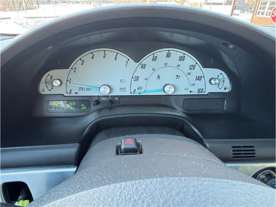 2002 Ford Thunderbird 11th Gen - Image 26 of 31