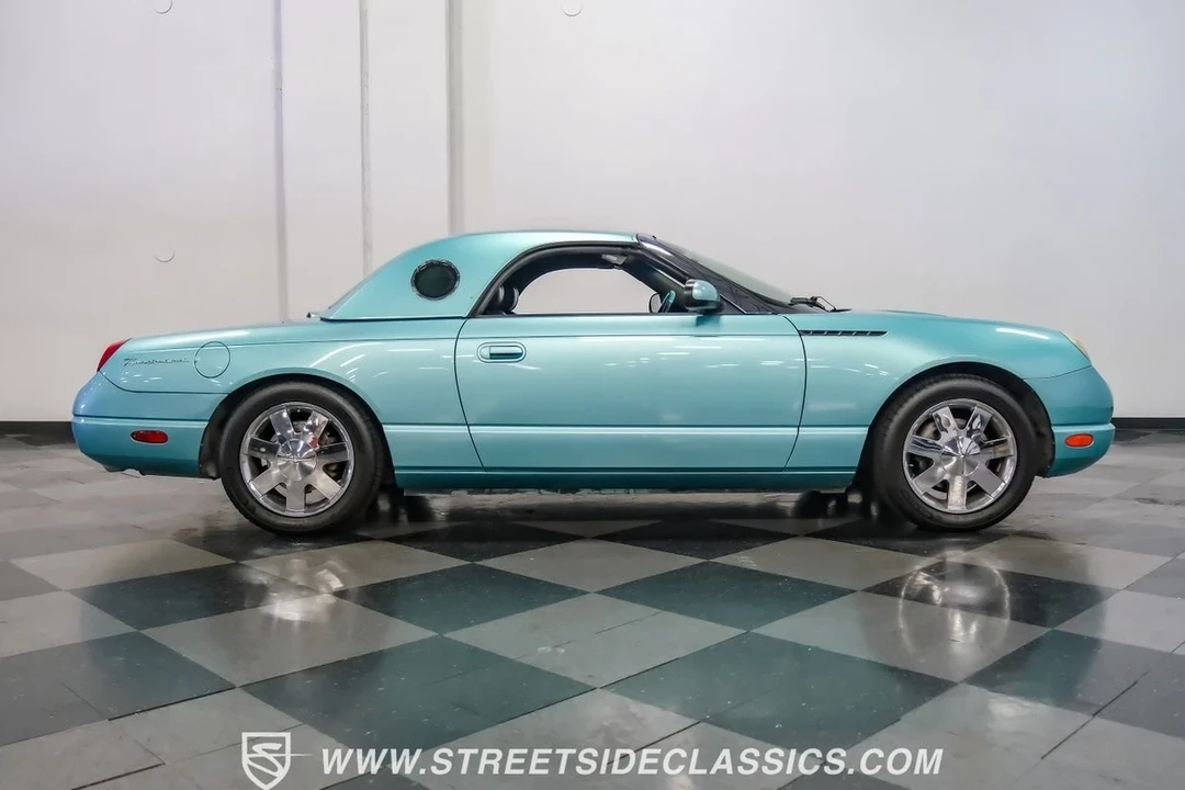 2002 Ford Thunderbird 10th Gen - Image 16 of 21