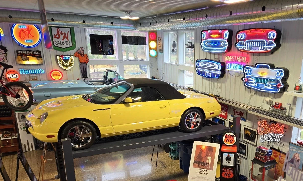 2002 Ford Thunderbird 11th Gen - Image 11 of 21
