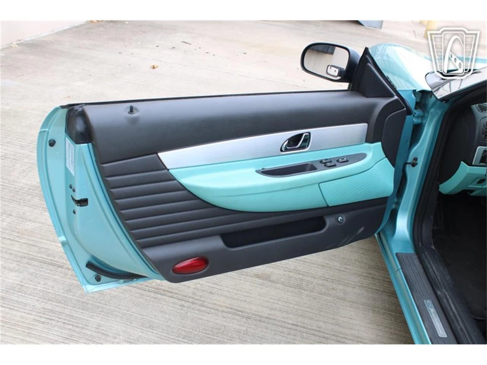 2002 Ford Thunderbird 11th Gen - Image 17 of 31