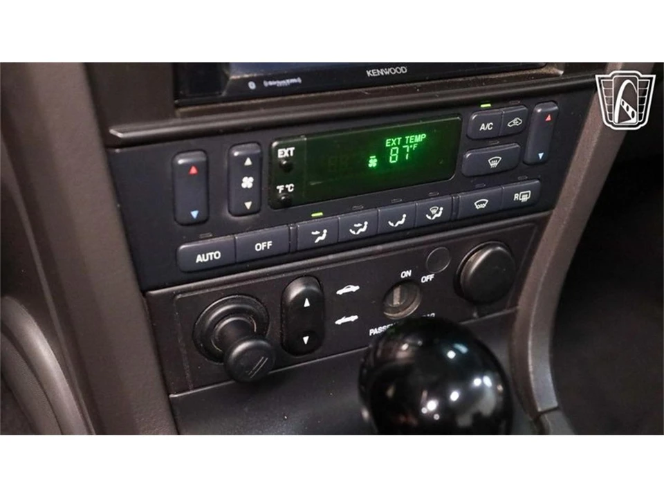 2002 Ford Thunderbird 11th Gen - Image 18 of 31