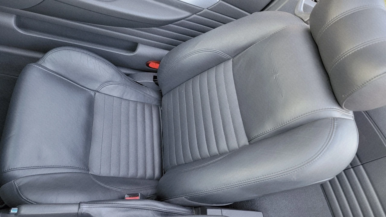 2002 Ford Thunderbird 11th Gen - Image 19 of 21