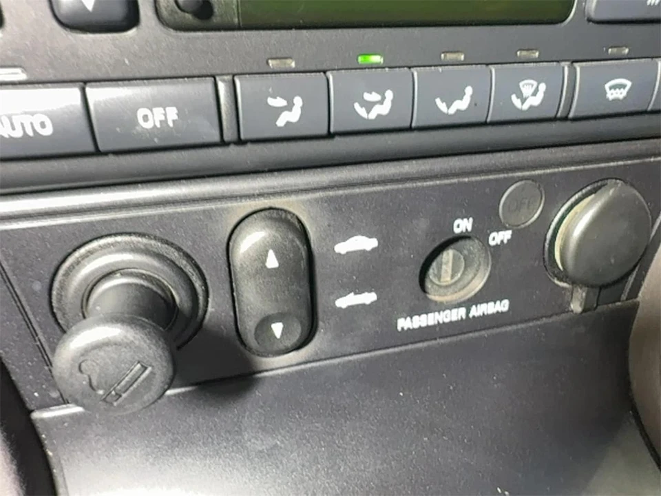 2002 Ford Thunderbird 11th Gen - Image 30 of 31