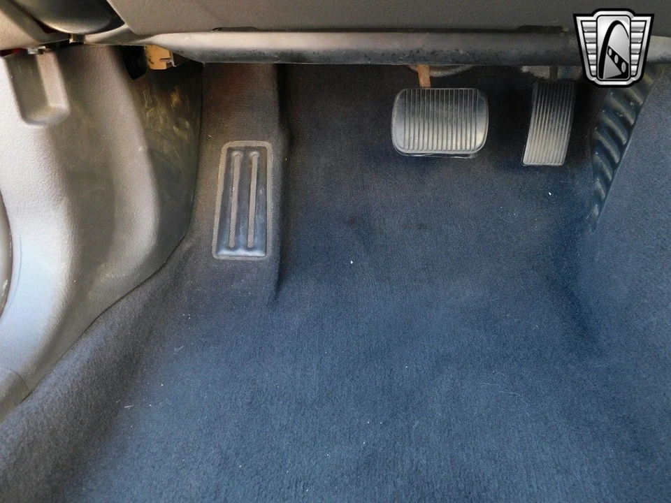 2002 Ford Thunderbird 10th Gen - Image 15 of 21