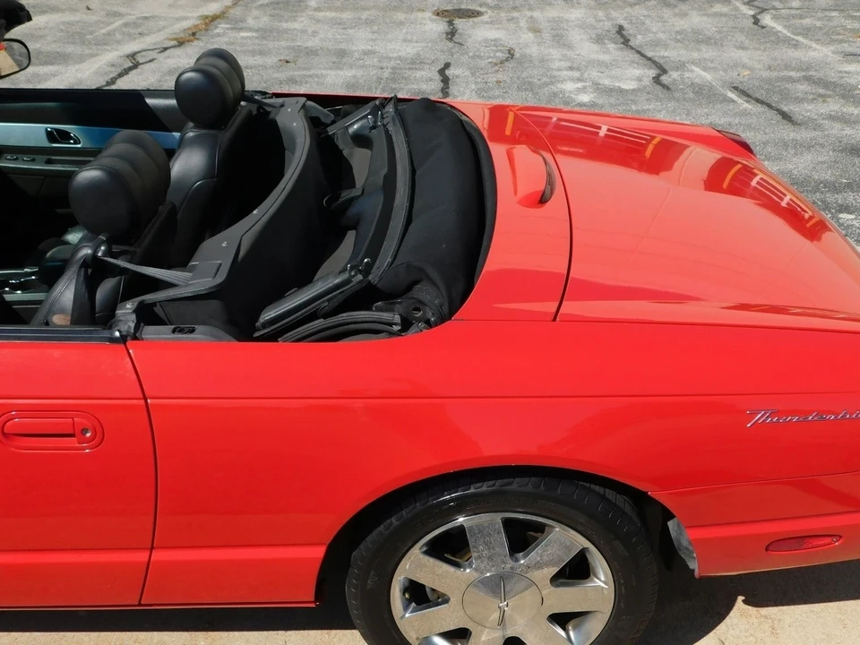 2002 Ford Thunderbird 10th Gen - Image 11 of 12