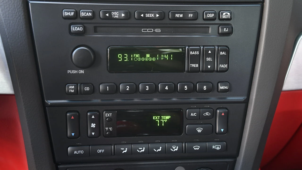 2002 Ford Thunderbird 11th Gen - Image 16 of 31