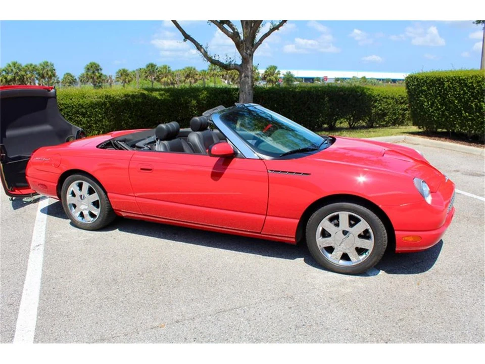 2002 Ford Thunderbird 11th Gen - Image 19 of 31