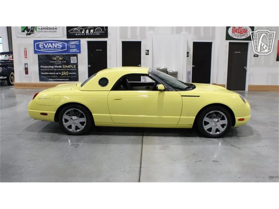 2002 Ford Thunderbird 11th Gen - Image 17 of 31