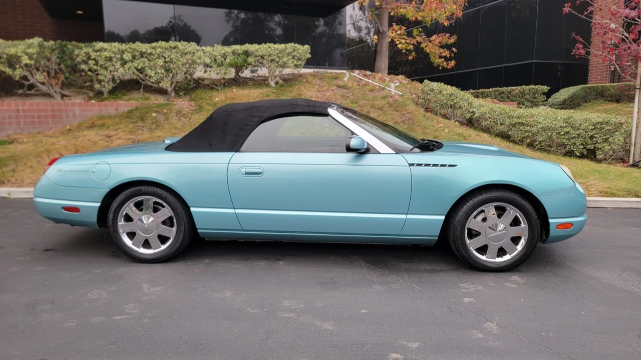 2002 Ford Thunderbird 11th Gen - Image 10 of 21