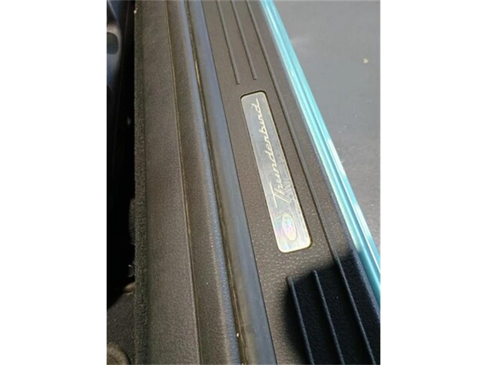2002 Ford Thunderbird 11th Gen - Image 17 of 31